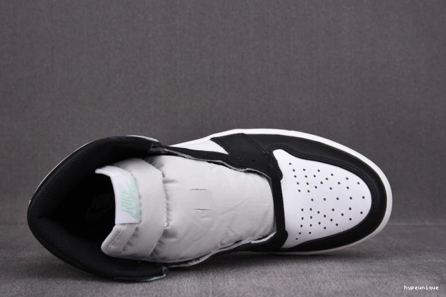 HYPE Retro Jordan High 1 Igloo 861428-100 0807
